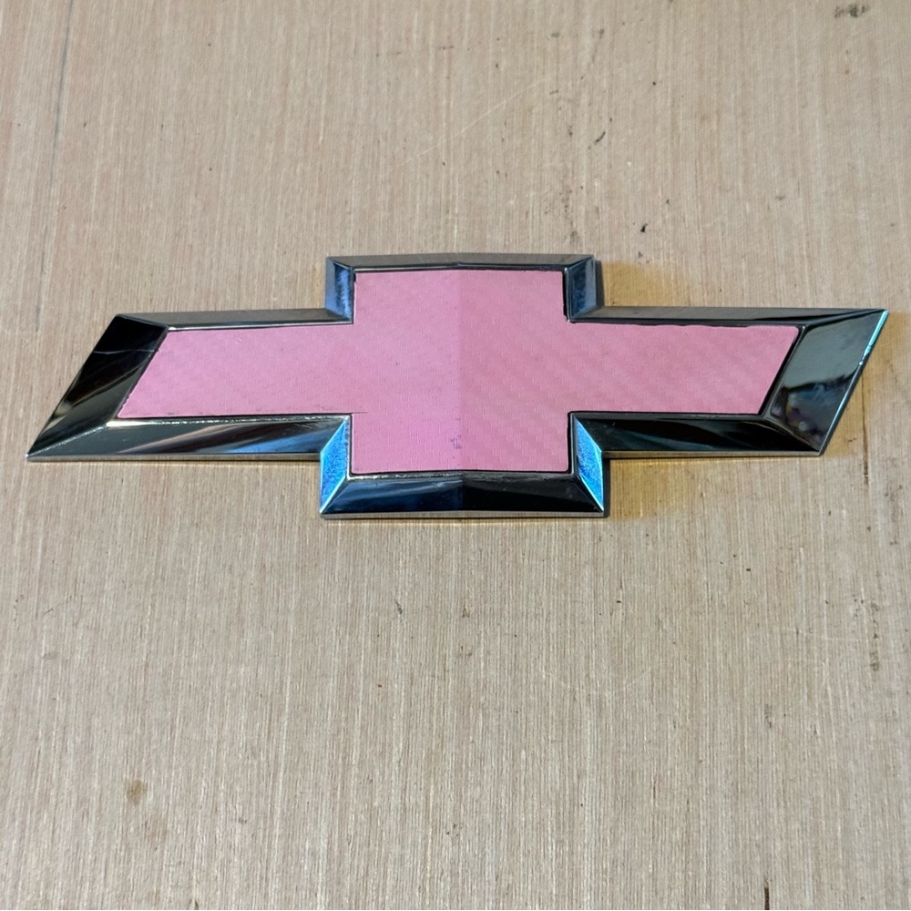 Pink Chevy Malibu 2013-15 Bowtie Emblem PT#20867206 Preowned Read Info Below!